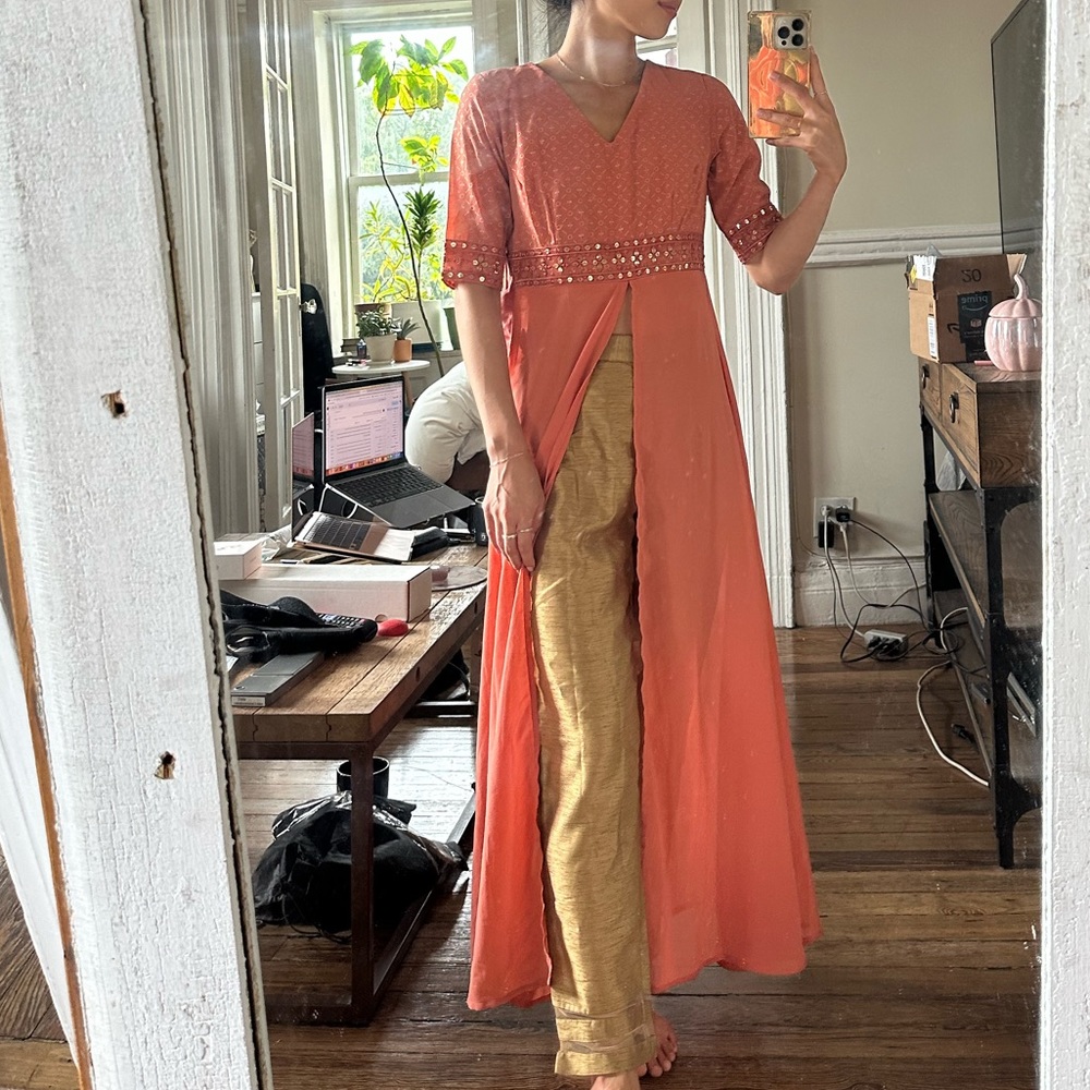 XS Indian Coral Kurta Top with Gold Pants (Brand -Indya) - NWT